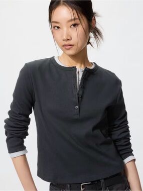 Uniqlo lot of 2 ribbed Henley t-shirt size medium